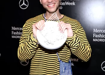 @rubearth se alza de nuevo con el premio al joven talento de la moda 2022