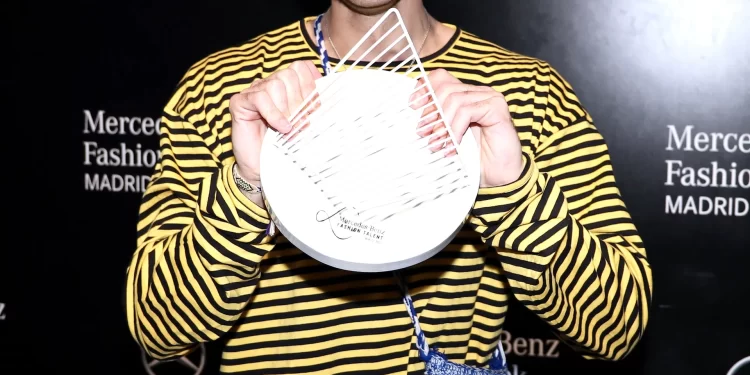 @rubearth se alza de nuevo con el premio al joven talento de la moda 2022