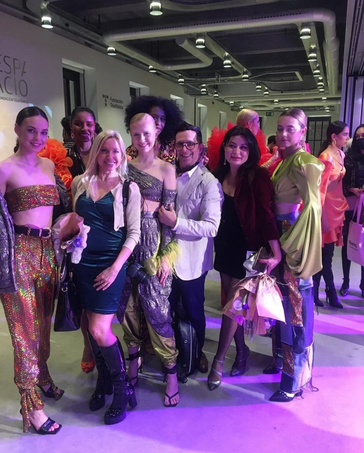 Gran desfile de @palomasuarez.studio donde el color y su estilismo nos ha quedado entre la retina