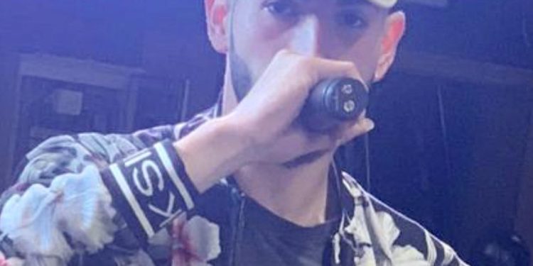 SITO UN CANTA AUTOR CON ESTILO PROPIO