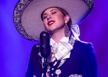 Nora González, la cantante que trae la música ranchera en el corazón