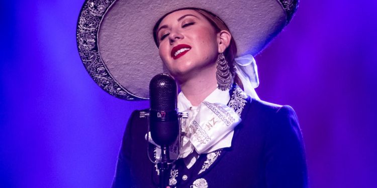 Nora González, la cantante que trae la música ranchera en el corazón