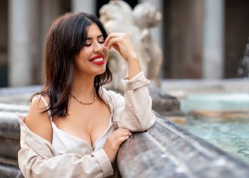 THAYNÁ  AZOUS Y LA BELLEZA INTELIGENTE