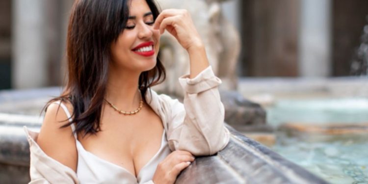 THAYNÁ  AZOUS Y LA BELLEZA INTELIGENTE