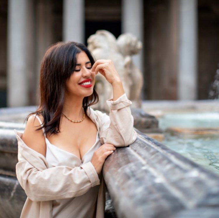 THAYNÁ  AZOUS Y LA BELLEZA INTELIGENTE