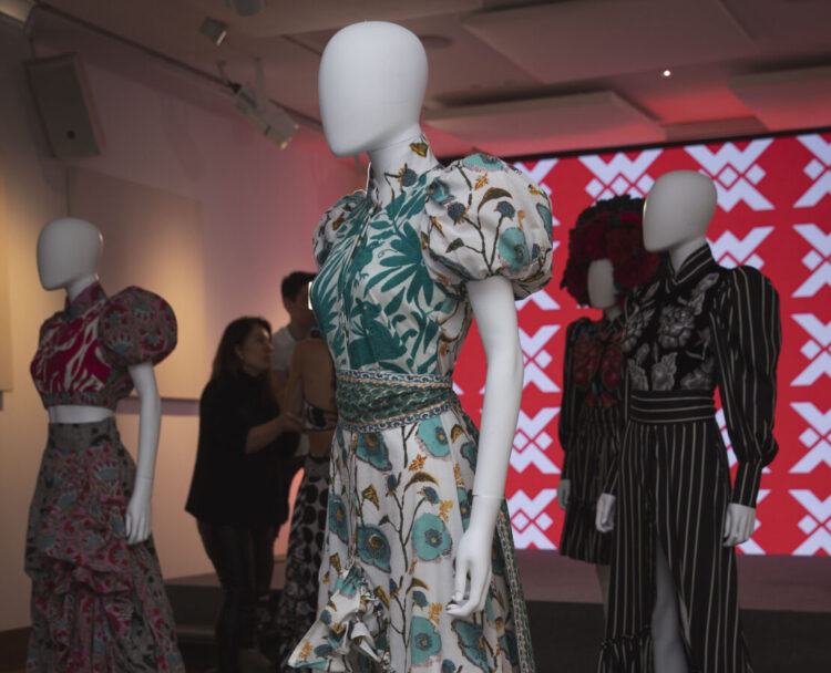 Regina Dondé y Cuadra triunfan en Madrid con la presentación de ‘Flor Viajera’, su actual colección