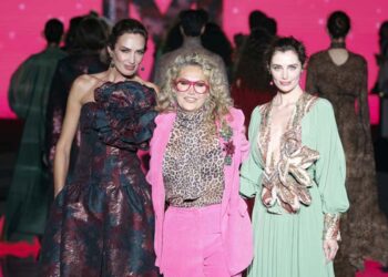 Lola Casademunt revoluciona MBFWM con su front row de élite