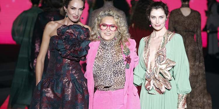 Lola Casademunt revoluciona MBFWM con su front row de élite