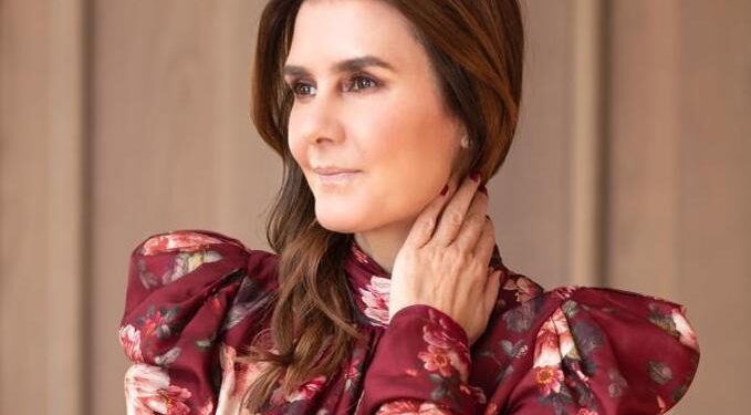 Alejandra Llamas y su obra ‘El Libro de Oro’ aterrizan en España para su promoción