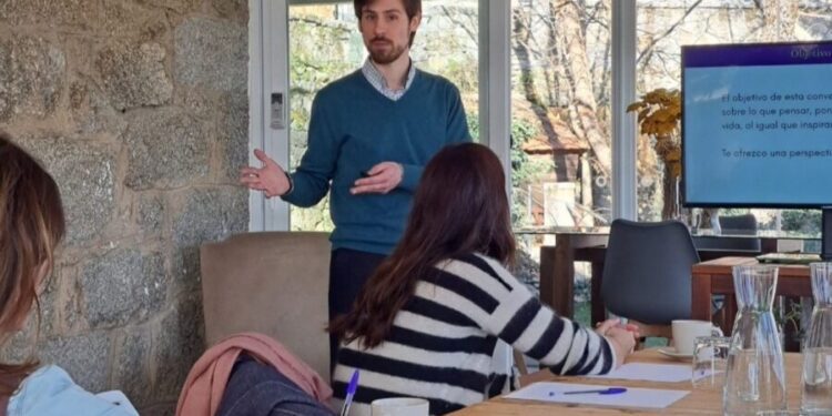 DAVID MEDINA. UN FARO EN LA VORÁGINE DE LA CIUDAD