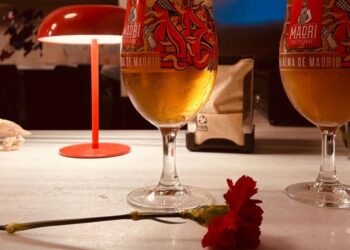 Cerveza LA SAGRA y Fábrica Maravillas se unen para presentar «Fábrica Excepcional»