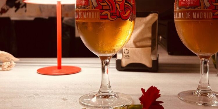 Cerveza LA SAGRA y Fábrica Maravillas se unen para presentar «Fábrica Excepcional»