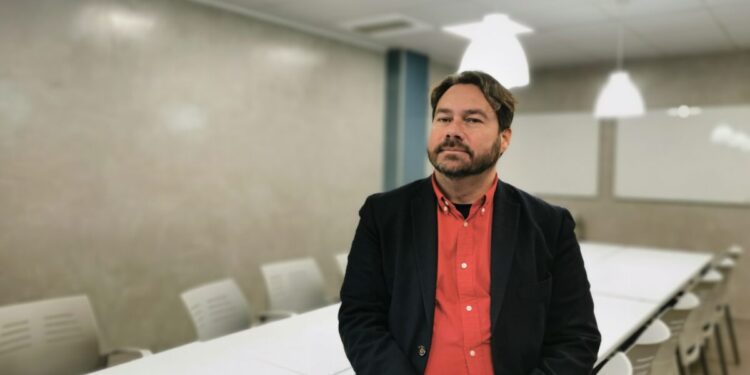 Hackeo a cuentas de influencers: un peligro real y creciente. Entrevista con el experto.