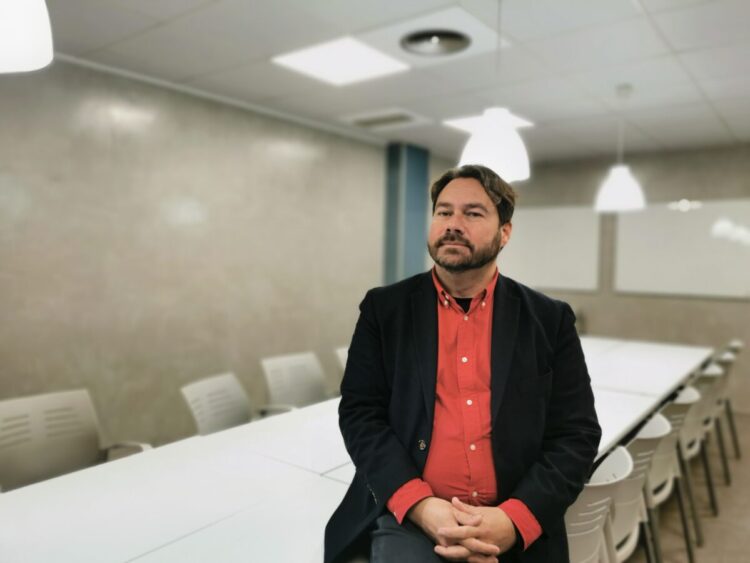 Hackeo a cuentas de influencers: un peligro real y creciente. Entrevista con el experto.