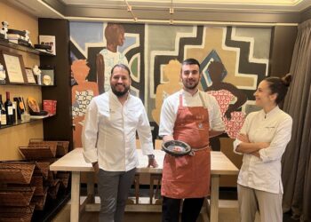 El chef Ramsés González rinde homenaje a la Virgen del Pilar con su postre Ofrenda de Flores