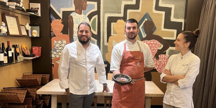 El chef Ramsés González rinde homenaje a la Virgen del Pilar con su postre Ofrenda de Flores