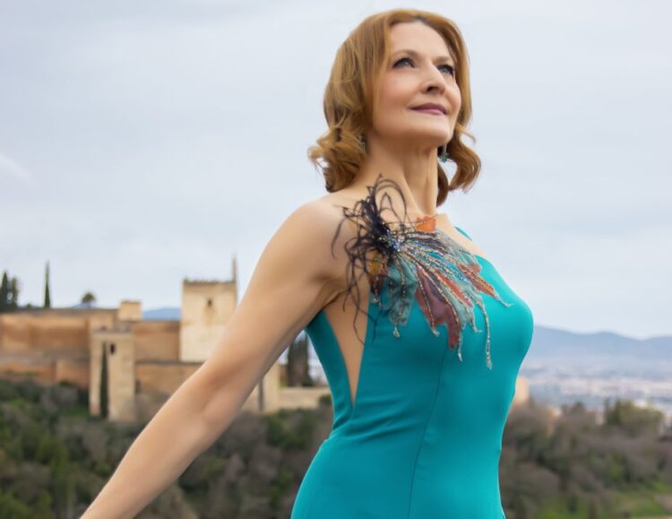 La actriz Azucena de la Fuente homenajea ‘Muerte en Granada’ 30 años después