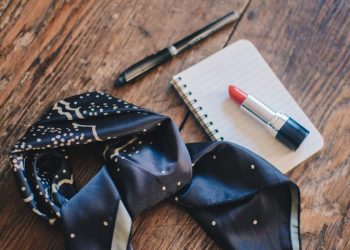 Otoño con estilo: el pañuelo, el complemento que transforma tu look