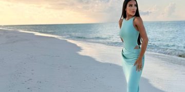 ANNA BROW : VACACIONES EN EL PARAÍSO DE  MALDIVAS