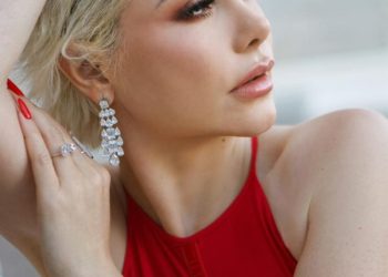 Lisi Fracchia sigue inspirándose en sus viajes y en las culturas que descubre, integrando elementos de diversas tradiciones en sus colecciones.