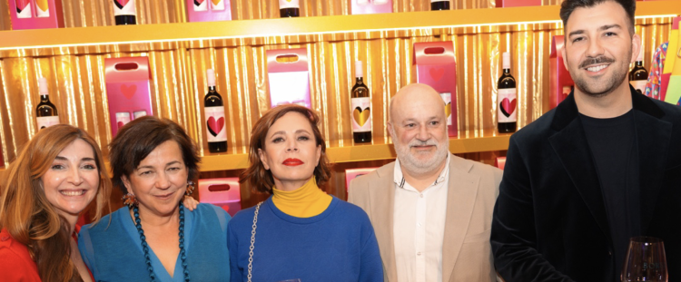 Agatha Ruiz de la Prada y Bodegas Borsao brindan por la creatividad con una colaboración innovadora en el mundo del vino