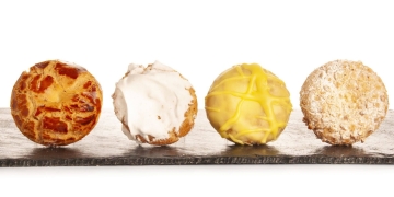 Las tontas, las listas, las de Santa Clara, las francesas y las exclusivas de violeta: estas son las rosquillas con las que Viena Capellanes refuerza un año más la tradición madrileña de San Isidro