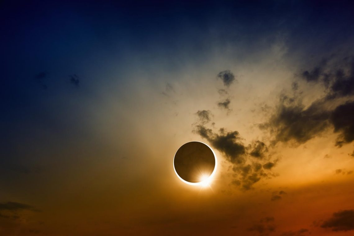 CONTEMPLAR EL ECLIPSE SOLAR DEL 12 DE AGOSTO DESDE EL NORTE: LUJO, PAISAJE Y CIELO EN ESTADO PURO