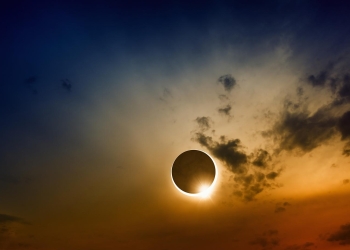 CONTEMPLAR EL ECLIPSE SOLAR DEL 12 DE AGOSTO DESDE EL NORTE: LUJO, PAISAJE Y CIELO EN ESTADO PURO