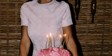 Anna Brow celebra sus 36 años reivindicando el bienestar como el nuevo lujo